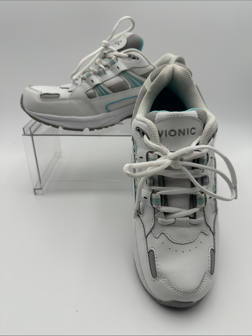 Vionic Women's Walker sneakers US 9